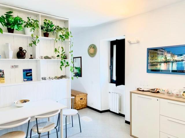 La Marina Tower Apartment With Private Sea View Terrace Vernazza Esterno foto